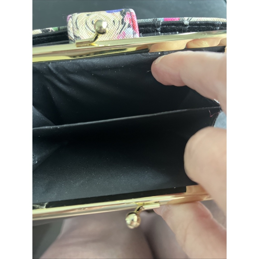 BUXTON VEGAN LEATHER FLORAL MULTI COMPARTMENT WALLET - Picture 3 of 5